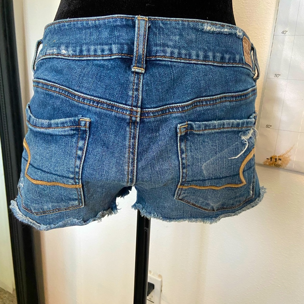 American Eagle size 8 US stretch cut off shorts